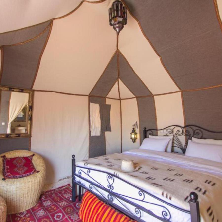 Отель Sahara Tours Luxury Camp Мерзуга Экстерьер фото