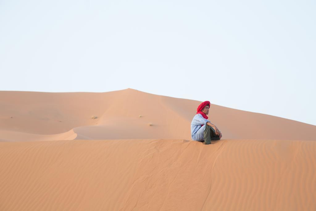 Отель Sahara Tours Luxury Camp Мерзуга Экстерьер фото
