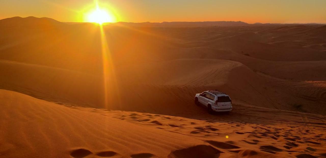 Отель Sahara Tours Luxury Camp Мерзуга Экстерьер фото