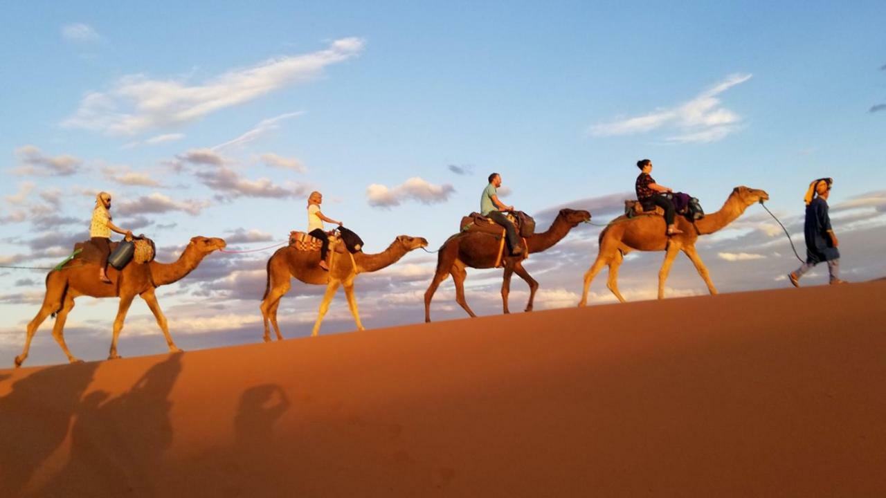 Отель Sahara Tours Luxury Camp Мерзуга Экстерьер фото
